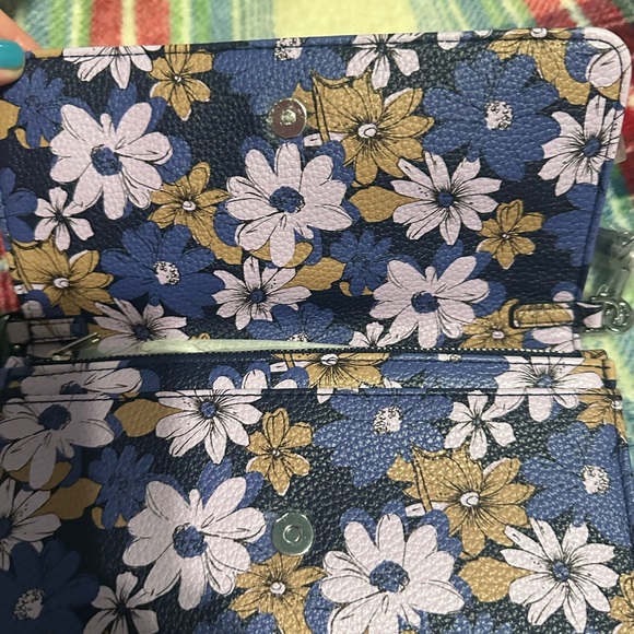 Vera Bradley outlet crossbody wallet NWT - Picture 4 of 6